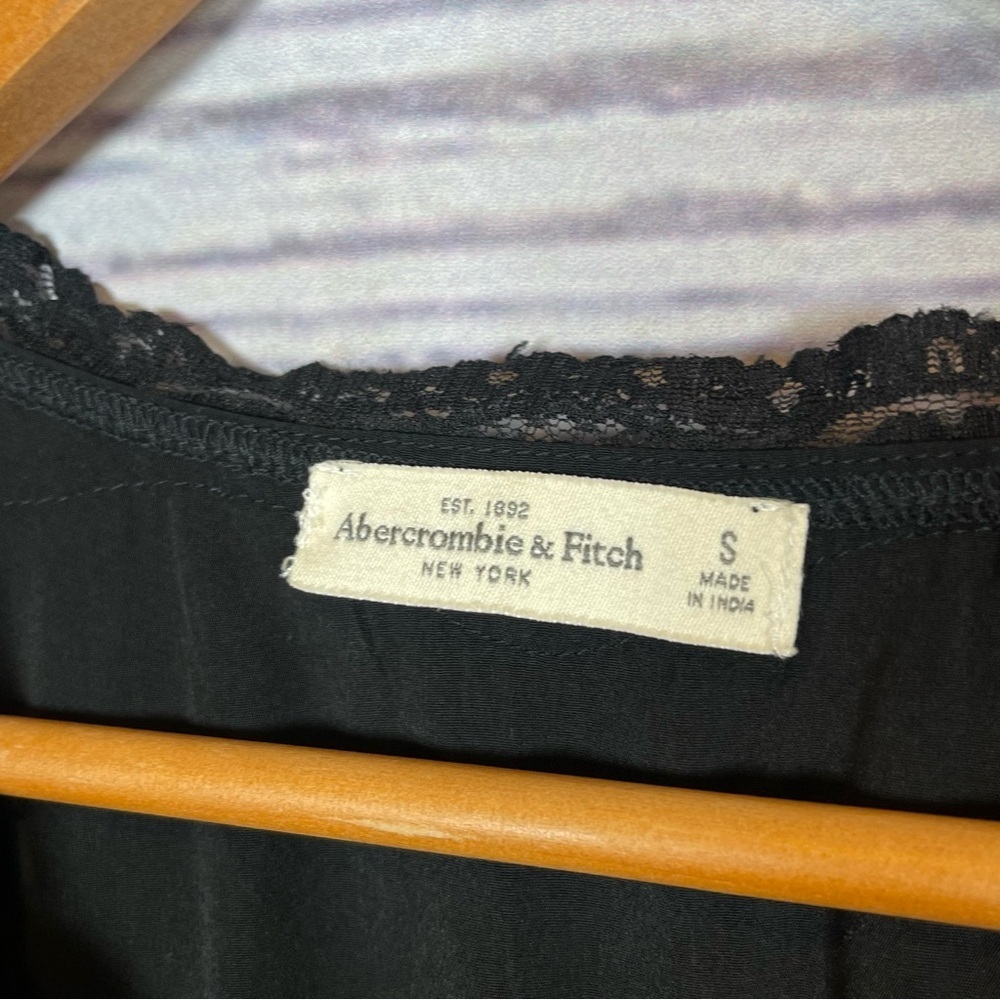 Abercrombie & Fitch Women’s Top Blouse  Faux wrap size S
Black long sleeve - Picture 7 of 7